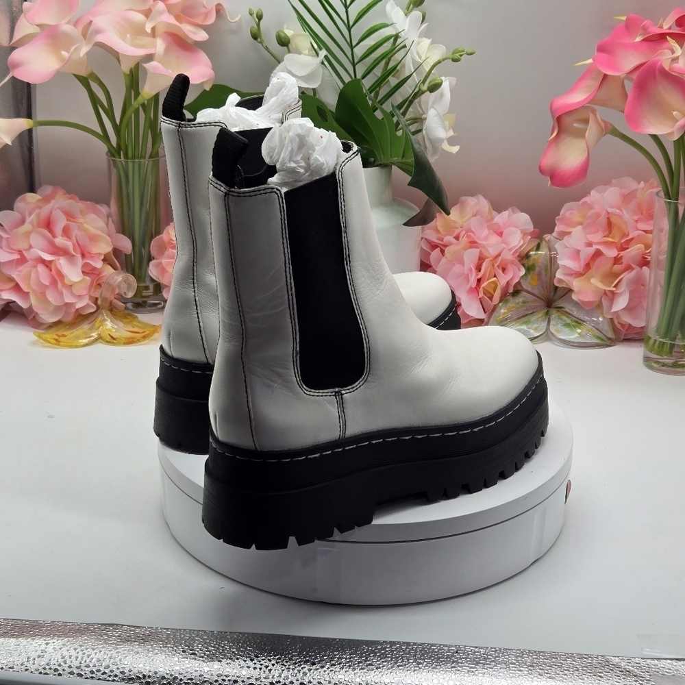 Marc fisher White Chelsea Lug Sole Pull On Bootie 8M - Picture 6 of 14